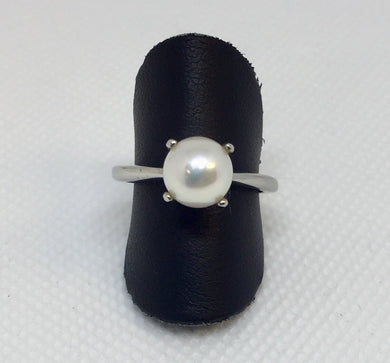 Solitaire Pearl Ring